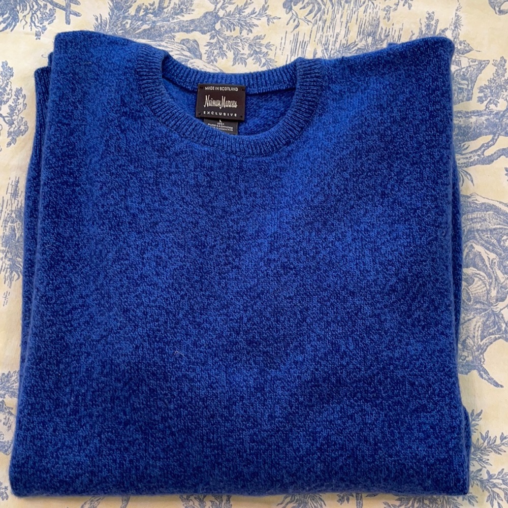 Beautiful Neiman Marcus men’s cashmere sweater in near perfect condition